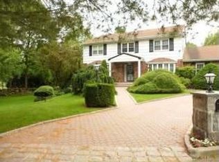 12 Aurora Ln, New Rochelle, NY 10804