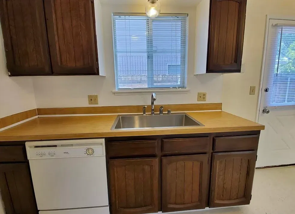 2 bed, 800 sqft, $1,300 — Photo 4