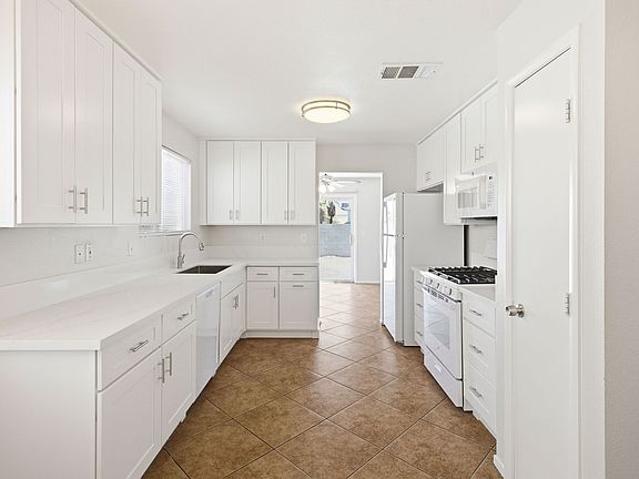 4th image of 3788 Gulliver St