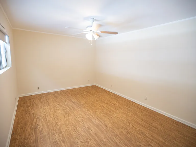 452 W Wilson Ave — Photo 13