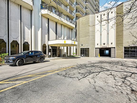 3rd image of 6007 N Sheridan Rd APT 29F