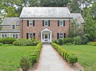 390 Ryder Rd, Manhasset, NY 11030