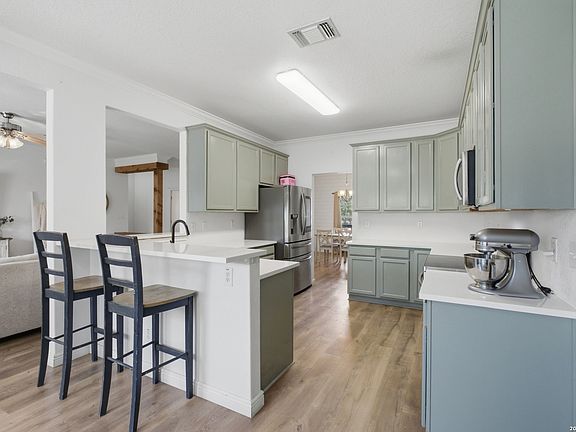 3rd image of 313 Howard Dr