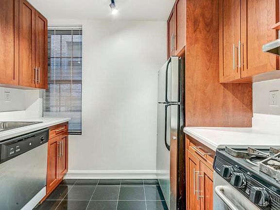 5th image of 107 E 63rd St APT 2B