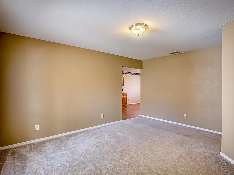 4804 Edgewater Dr — Photo 5