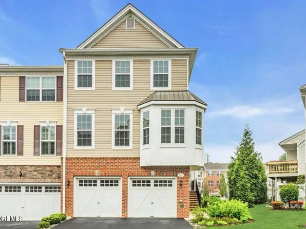 301 Princeton Ct, Shrewsbury, NJ 07702