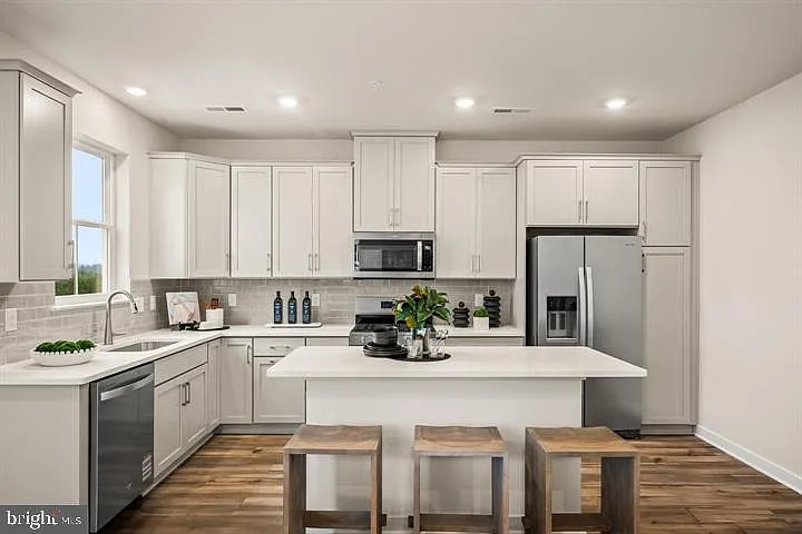 854 Graphite Dr — Photo 3