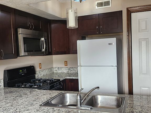 4th image of 5501 S 31st St APT 2