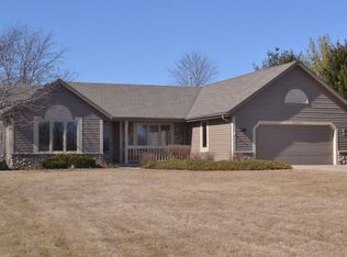 W254N5115 McKerrow Dr, Pewaukee, WI 53072