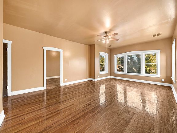 2nd image of 6124 S Artesian Ave