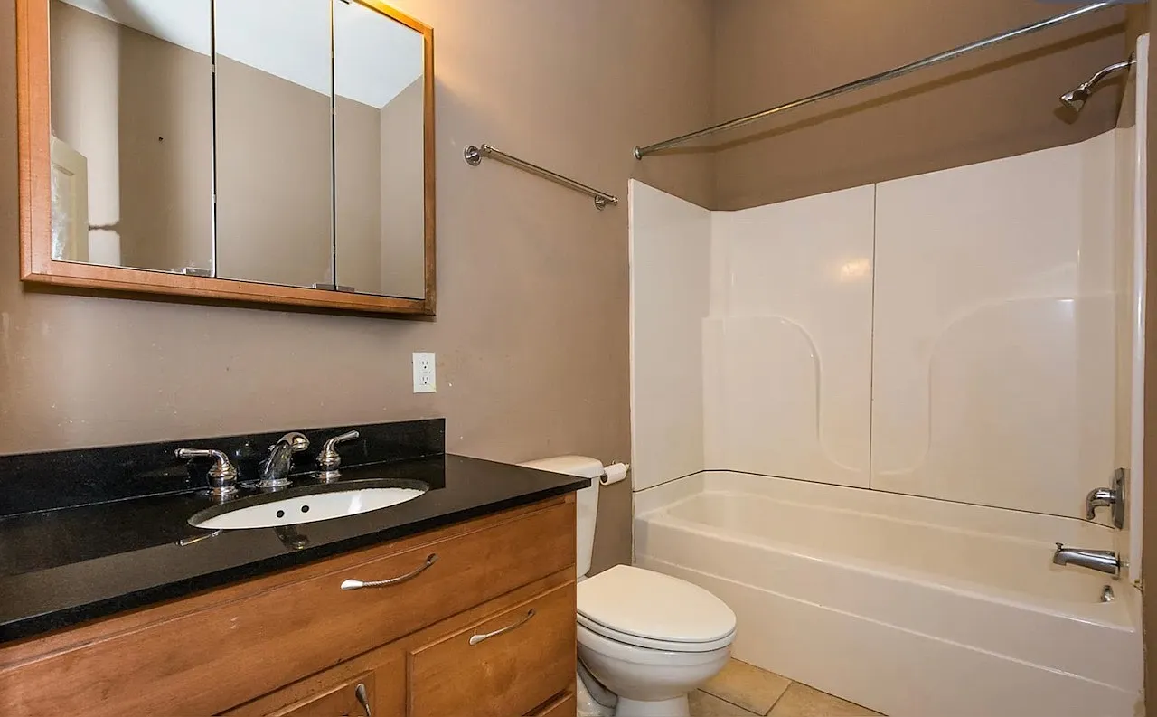 3 bed, $1,650 — Photo 3