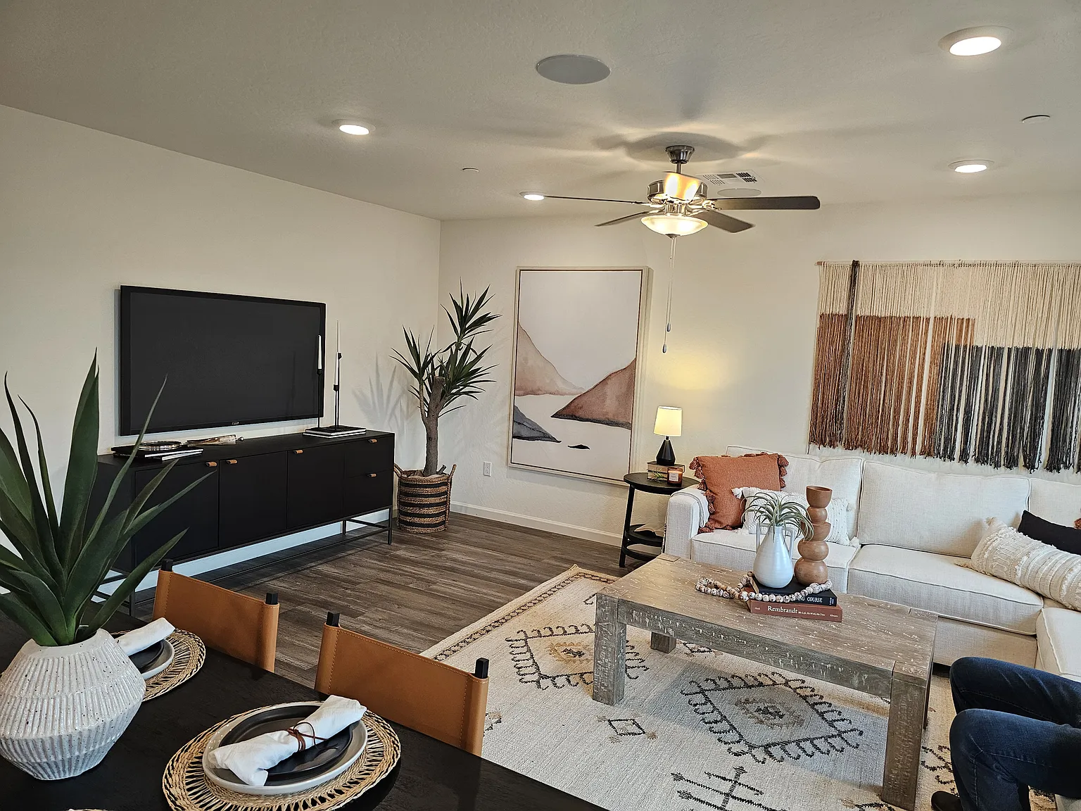 4 bed, 2.5 bath, 1775 sqft, $825 — Photo 3