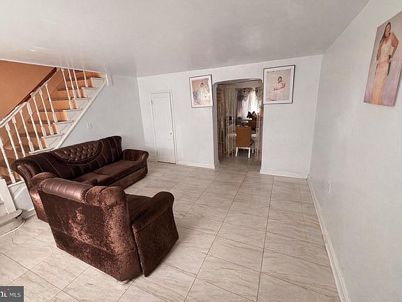 3rd image of 1305 Robbins St