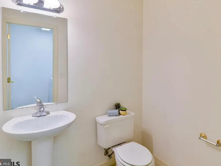 112 Jules Dr — Photo 10