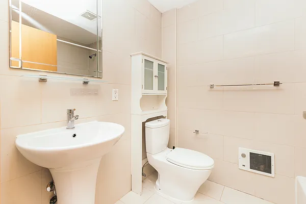 Rented by HCRE | media 11