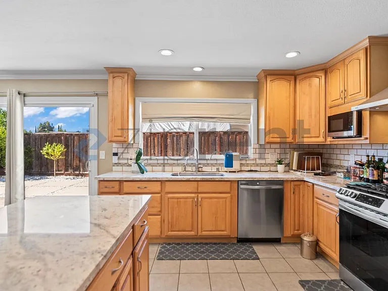 2211 Fountain Oaks Dr — Photo 13