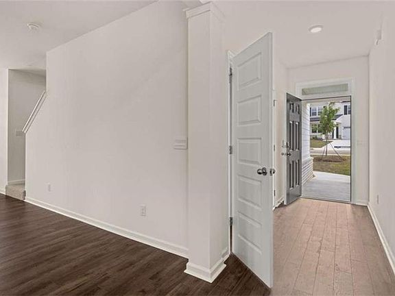 3rd image of 302 Friendship Oak Way