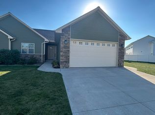 2206 Blue Stem Ln, De Pere, WI 54115