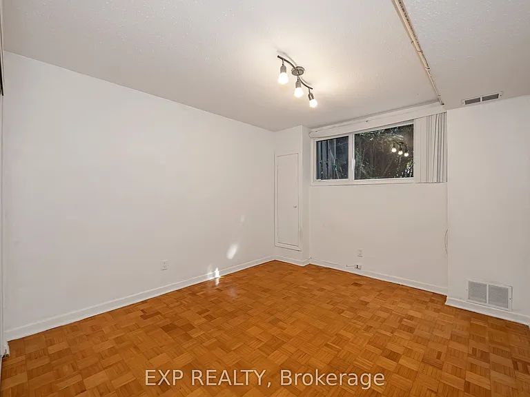 21 Southview Cres — Photo 25
