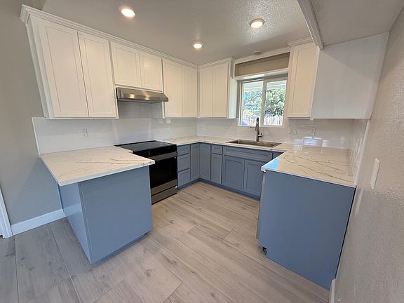 3rd image of 16576 Camden Dr