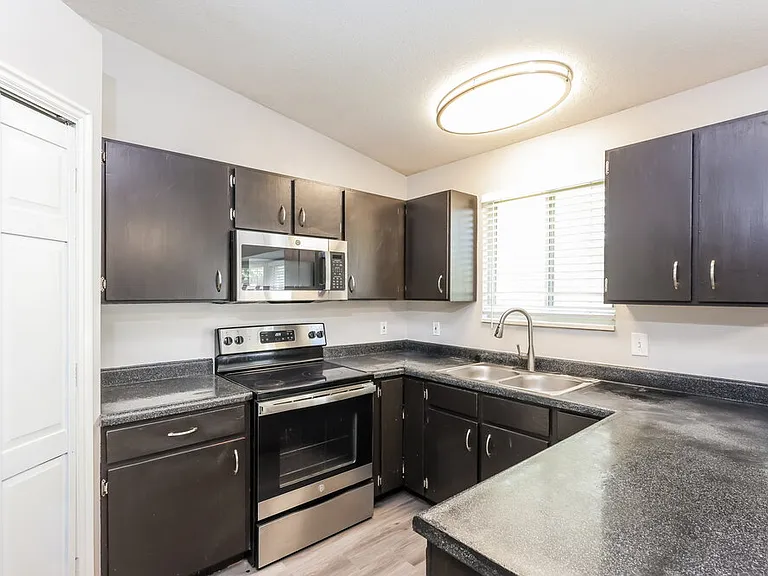 5902 S Woodview Dr — Photo 9