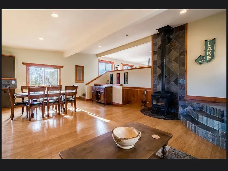 595 Green Ave — Photo 9