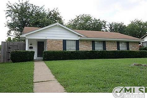 Garland home in established area near park, schools & easy acces