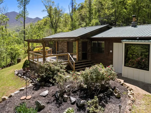 44 Sutton Knob Rd, Candler, NC 28715