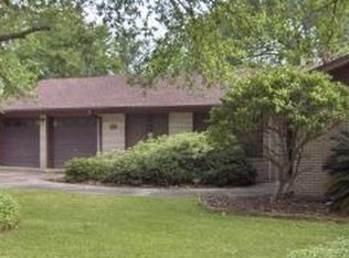 1124 18th St, Nederland, TX 77627