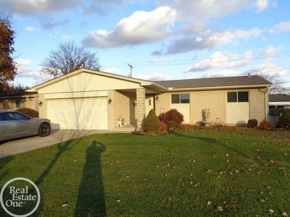 36702 Samoa Dr, Sterling Heights, MI 48312