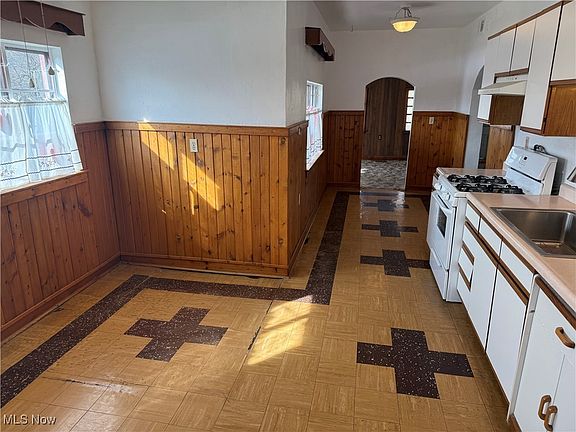 4th image of 614 Columbus Ave