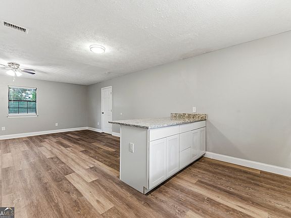 2nd image of 1677 Liberty Valley