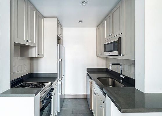 4th image of 24 5th Ave APT 1126