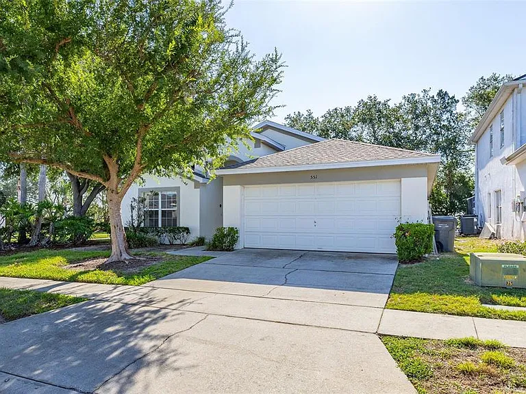 551 Castlemain Cir — Photo 37