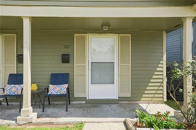 727 Anson St — Photo 2
