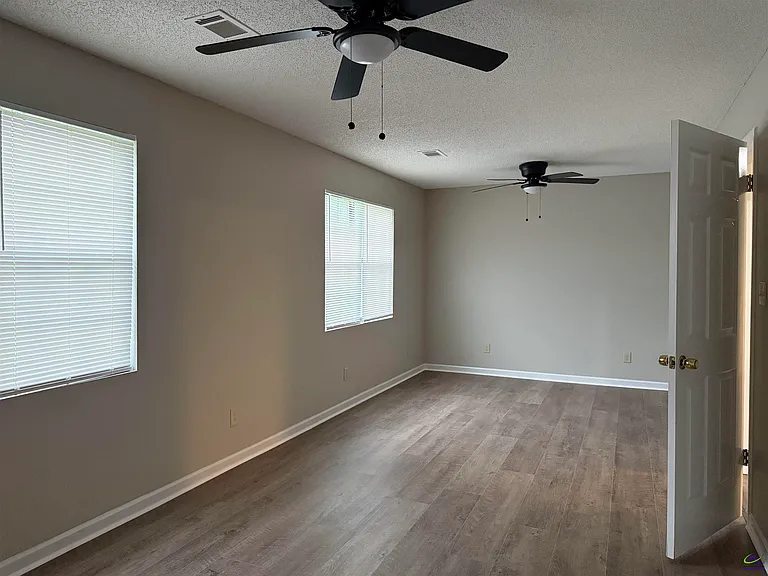 118 S Springs Dr — Photo 6