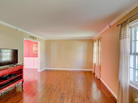 5th image of 516 Plaza Dr