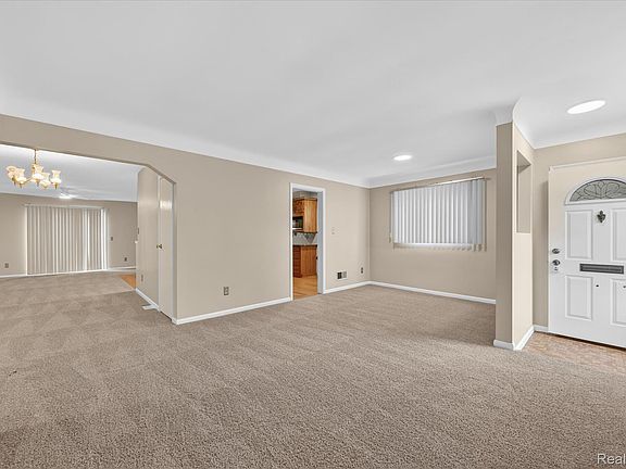 5th image of 28901 W Chicago St