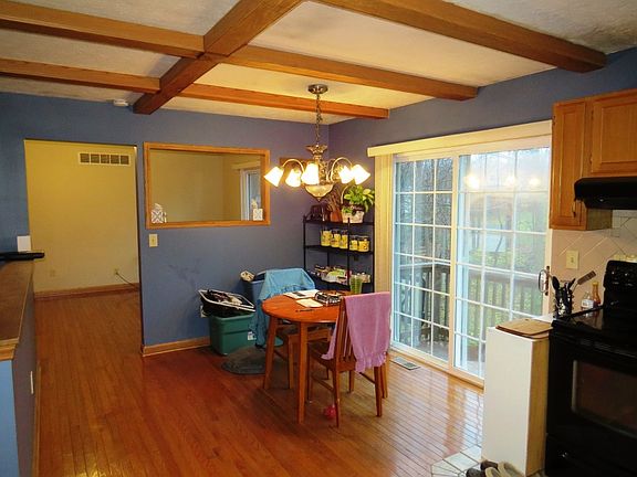 3rd image of 10 N Cedarwood Ct