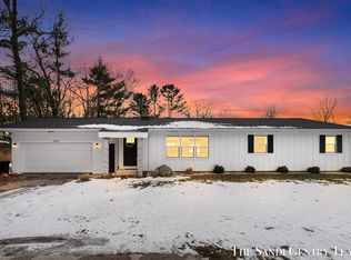 904 E Savidge St, Spring Lake, MI 49456