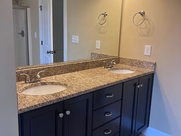 3rd image of 415 Fernhurst Ln