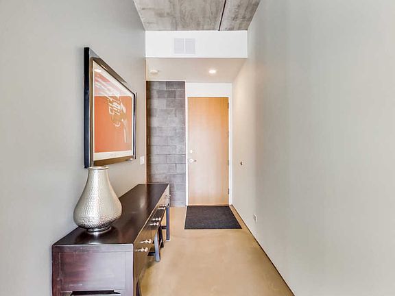 3rd image of 2041 W Roscoe St Unit 2N