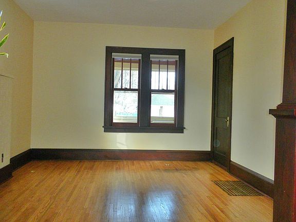 5th image of 1090 Charles Ave