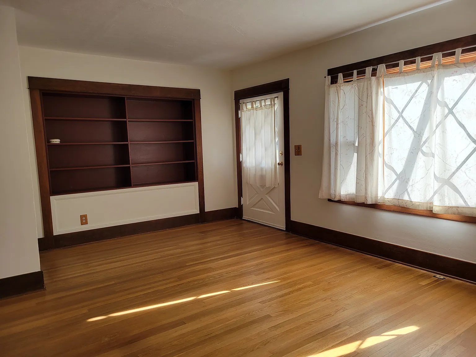 3 bed, 1800 sqft, $3,350 — Photo 3