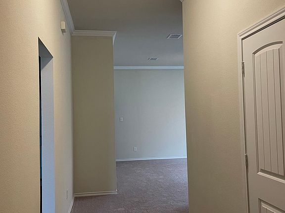 5th image of 410 Greenhaven Dr