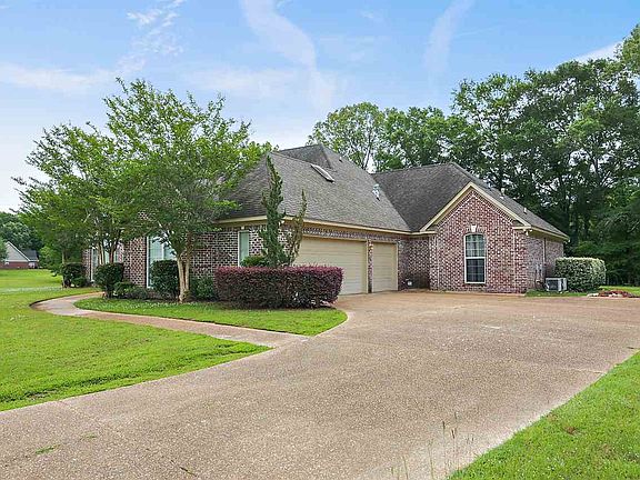 3rd image of 139 Inez Owens Dr