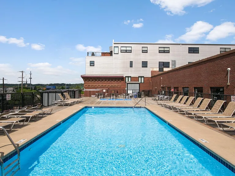 600 Broadway Ave NW #225 — Photo 8