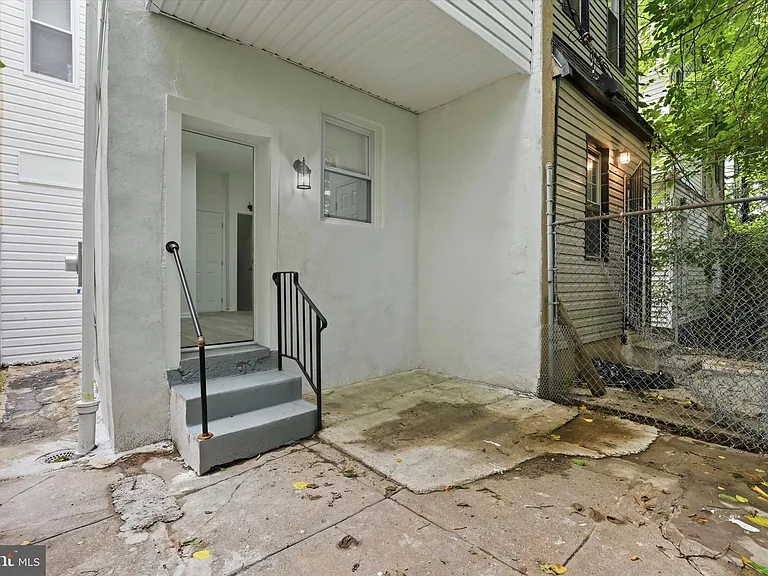 3238 N Woodstock St — Photo 14