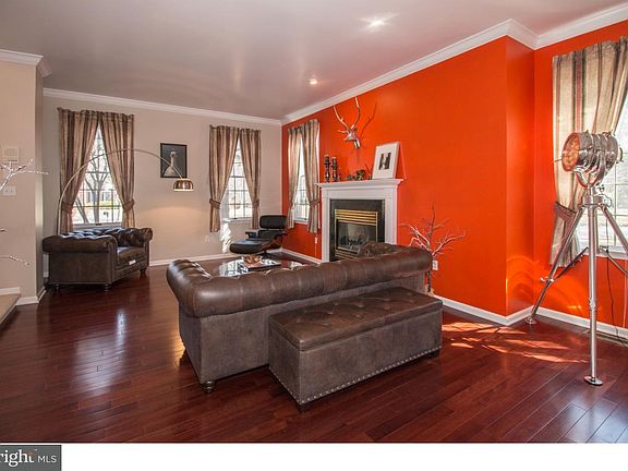 4th image of 12 Revere Ct