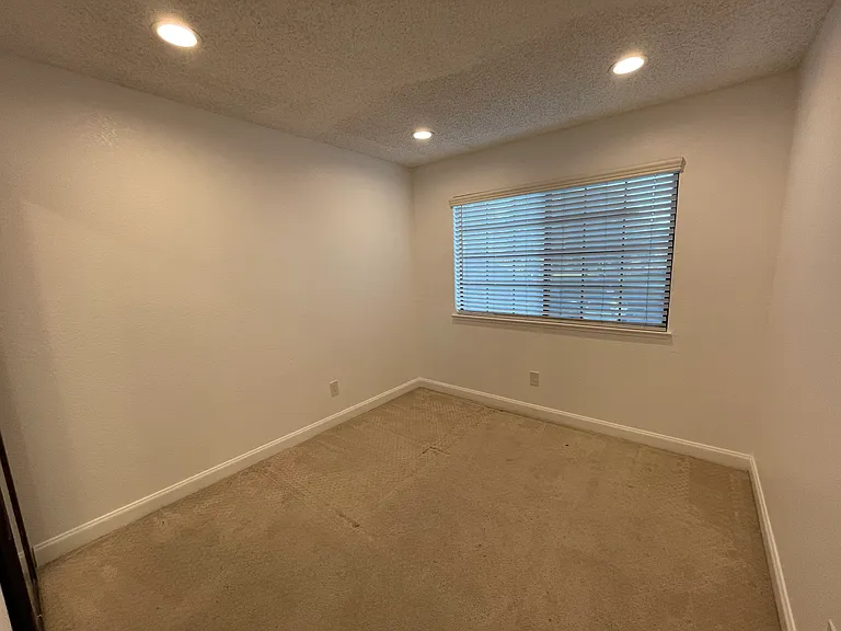 5015 Shalimar Cir — Photo 26